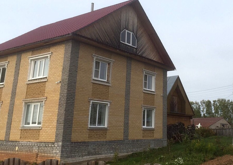 При обысках ФСБ обнаружило документы на дом, который не был указан в декларации о доходах. Фото: УФСБ России по Кировской области