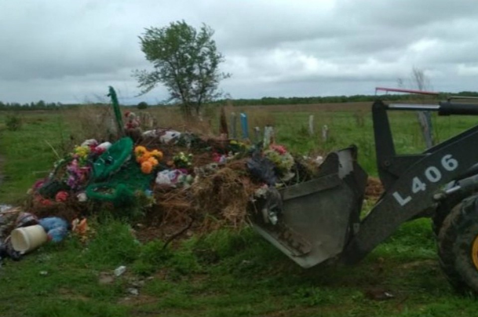 Места захоронения в ЕАО обложили бытовыми отходами