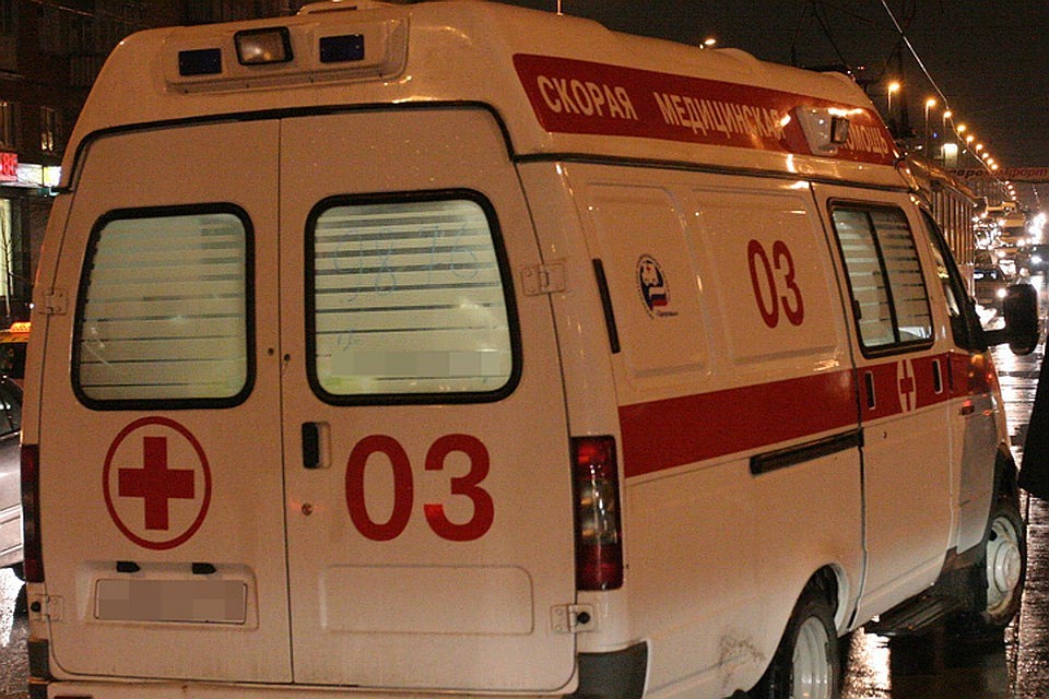 Врачи скорой забрали пострадавшего в больницу.