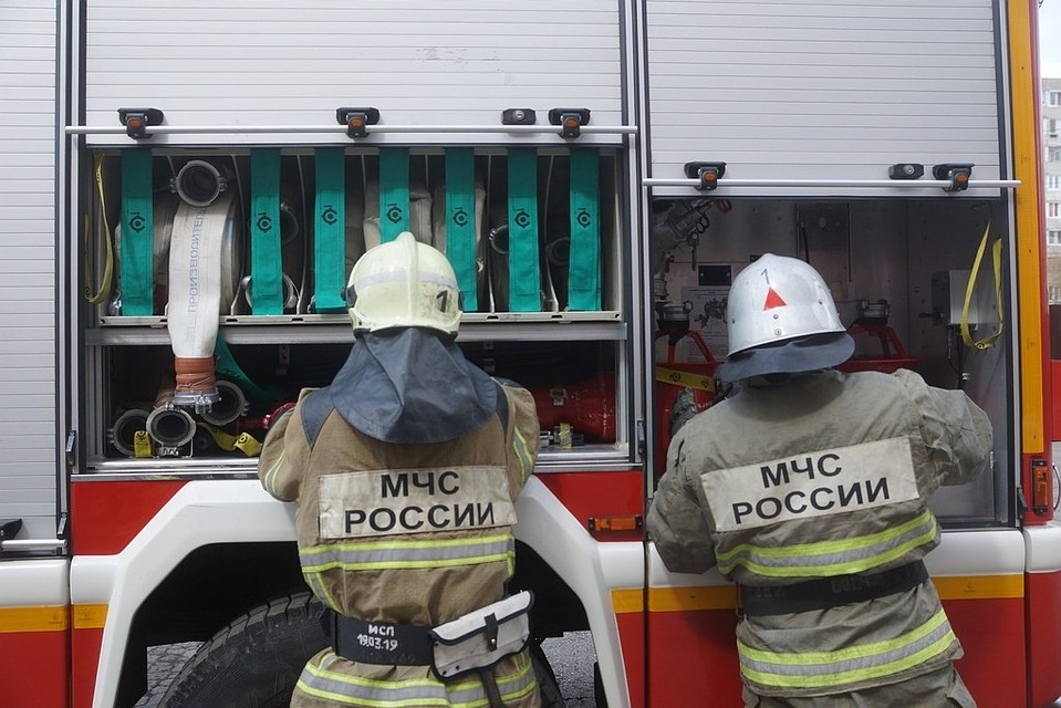 На место происшествия выезжали 5 пожарных на одной спецмашине