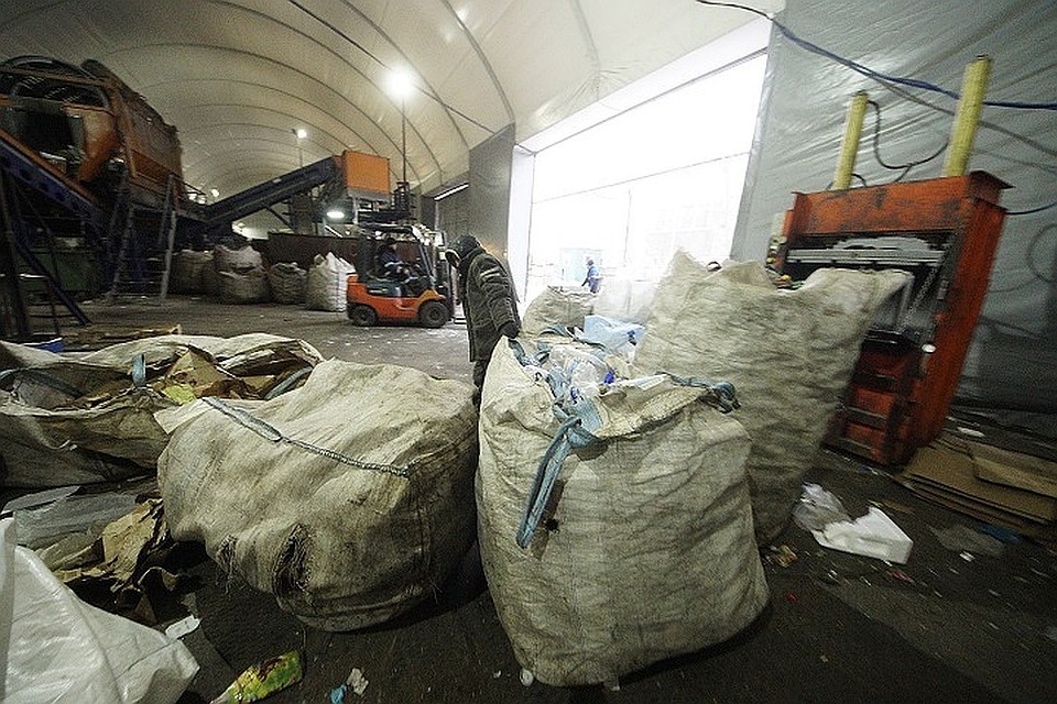Взыскивать задолженность будут списывая деньги с банковских карт