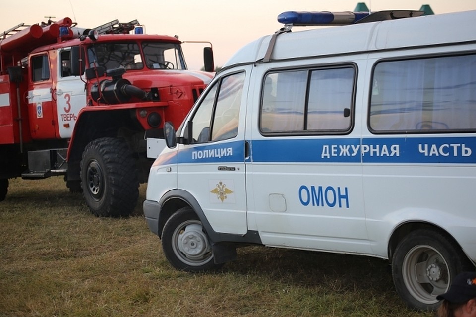 В соцсетях распространяют информацию, что полиция изъяла брошенные на улице ящики с боеприпасами. Фото: Ольга ЕМЕЛЬЯНОВА.