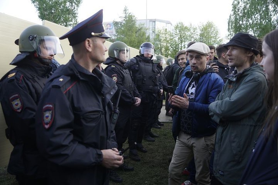 Противостояние в сквере длилось неделю в середине мая.