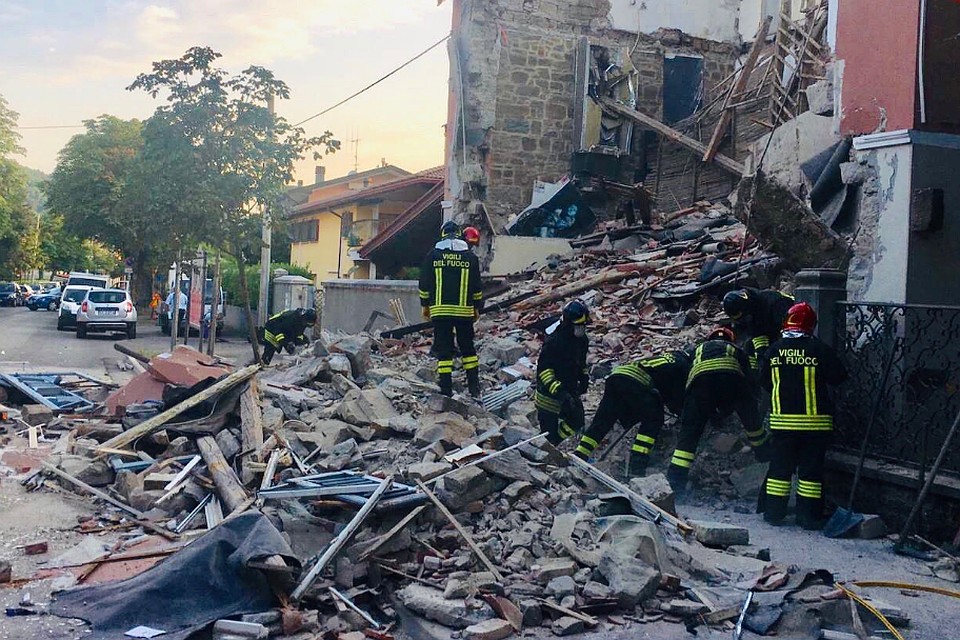 На месте ЧП продолжаются поисковые работы. Фото: twitter.com/emergenzavvf