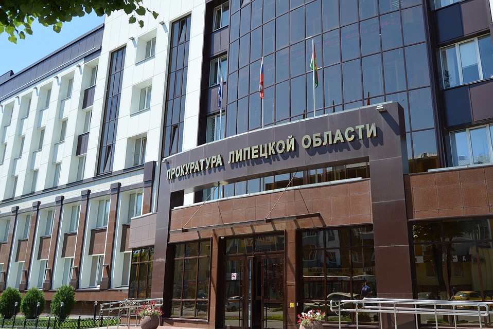 Женщина должна платить детям алименты