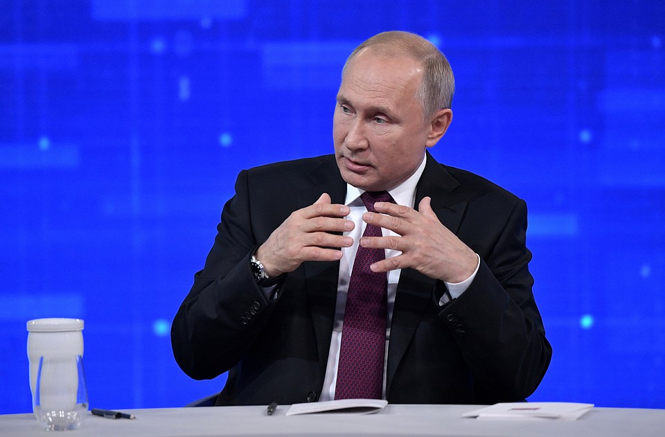 Путин выступает на Прямой линии