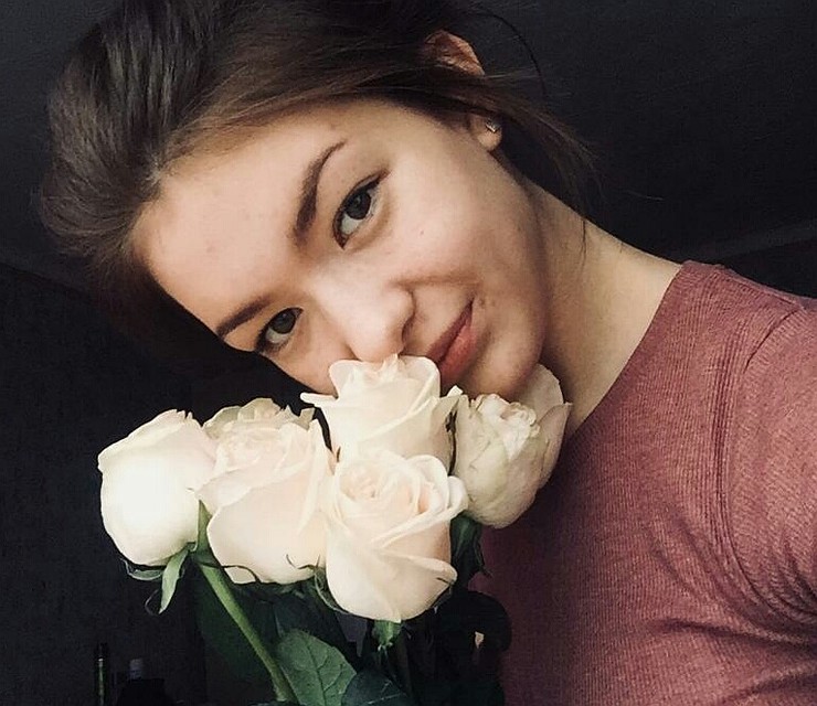 После страшного дня, когда ее сбила машина, Настя до сих пор не пришла в сознание.