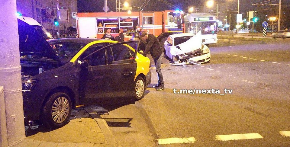 Ночью в Минске случилась авария с очередным каршеренговым авто.