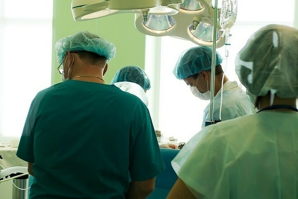 На Кубани хирурги спасли девочку, упавшую на полутораметровую ветку