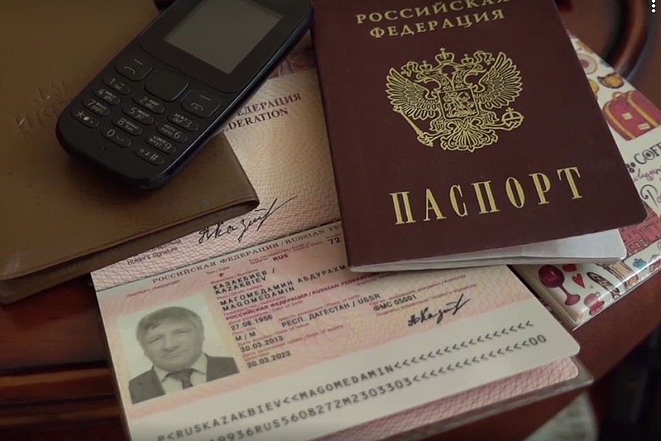 В следствии подозревают, что чиновники причинили казне ущерб на сумму более чем в 240 миллионов рублей.