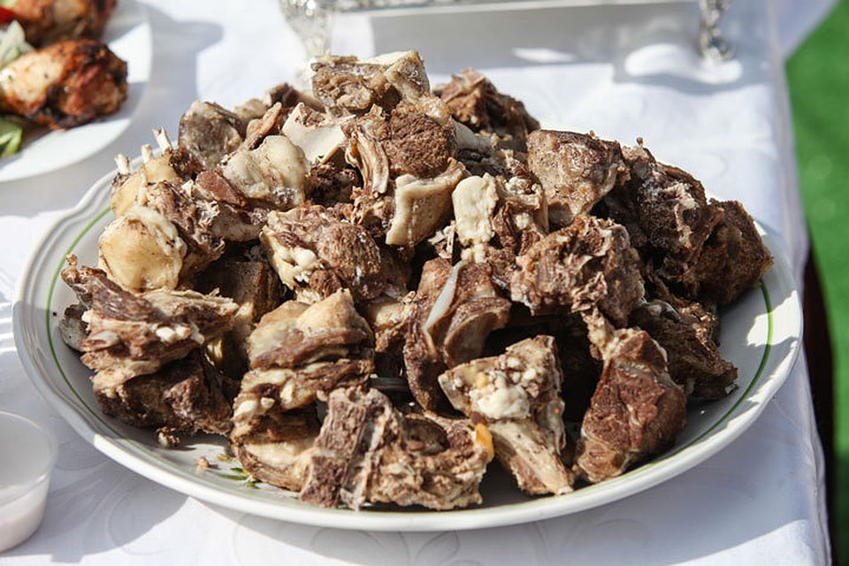 В прошлый раз кыргызстанцы отравились испорченным мясом. А теперь чем?