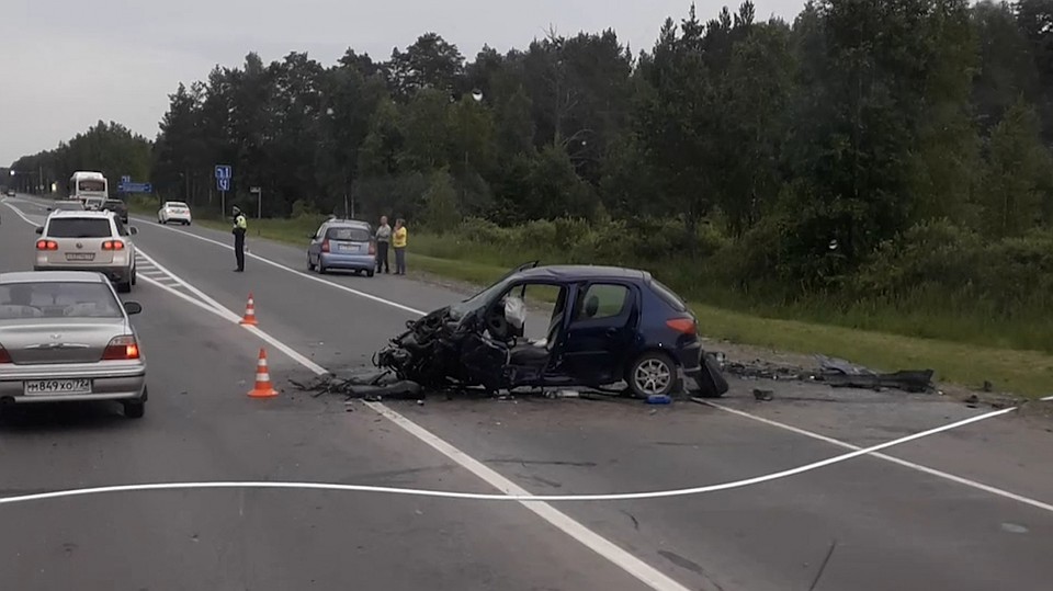 В аварии погиб мужчина и пострадали две женщины. Фото - Александр Пискулин.
