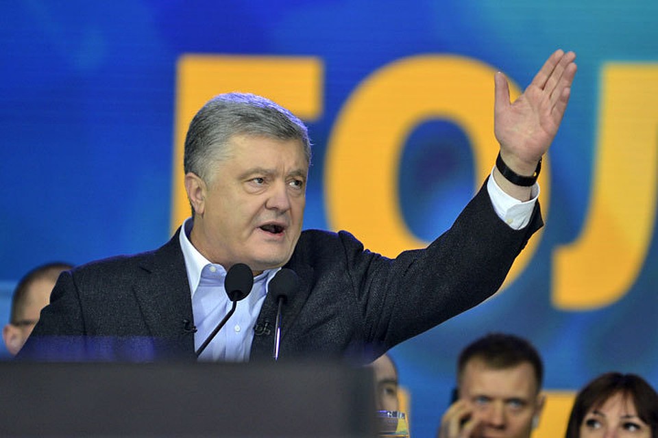 Бывший президент Украины разразился со сцены потоком нецензурных оскорблений.