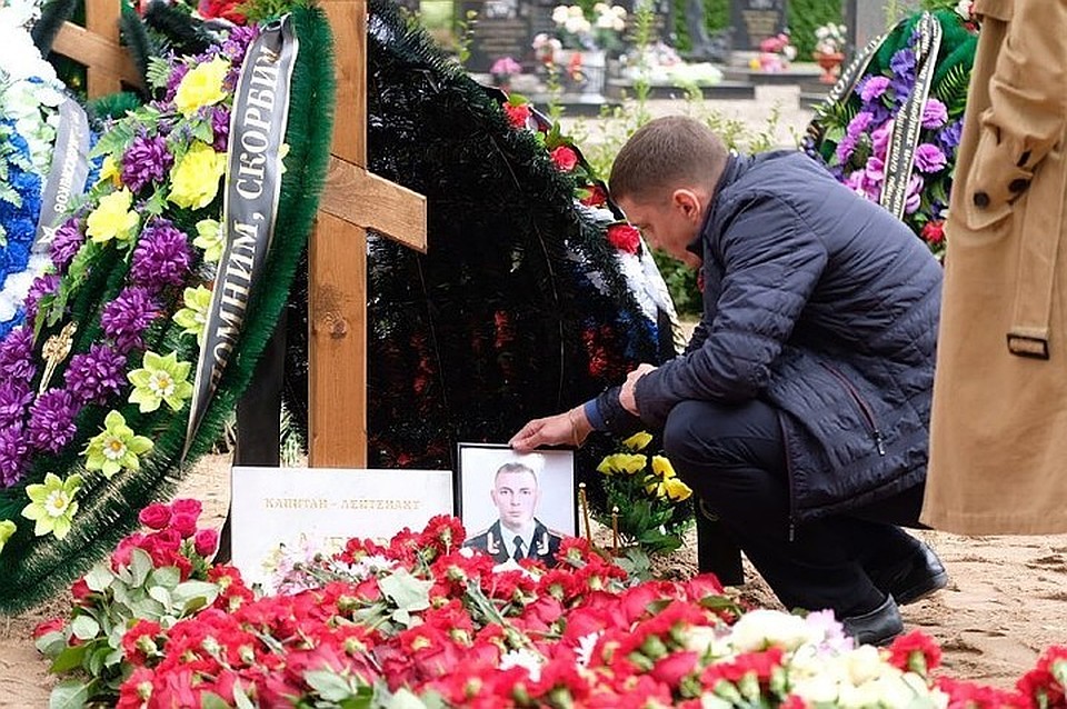 6 июля в последний путь проводили подводников, погибших на пожаре в глубоководном аппарате в российских водах Баренцева моря.