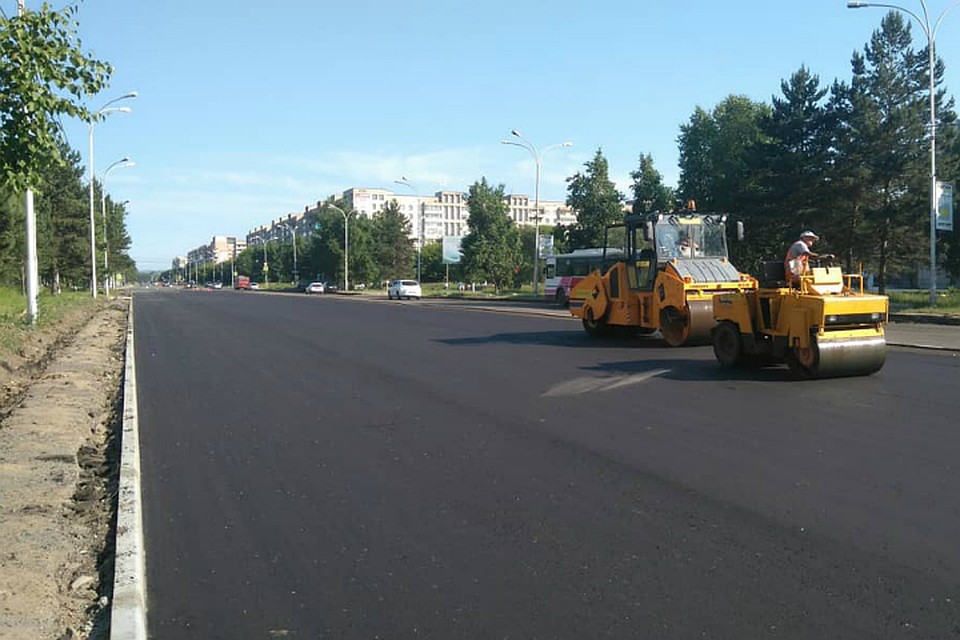 Проспект Первостроителей в Комсомольске продолжают «переодевать» без выходных