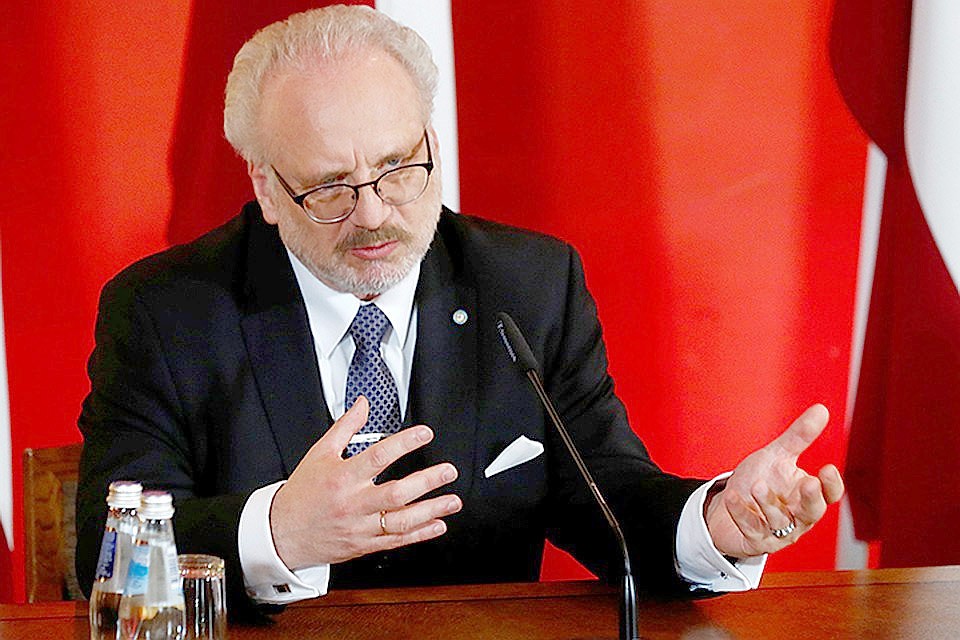 Эгилс Левитс принял на себя должностные обязанности президента Латвии и принес торжественную клятву в парламенте.