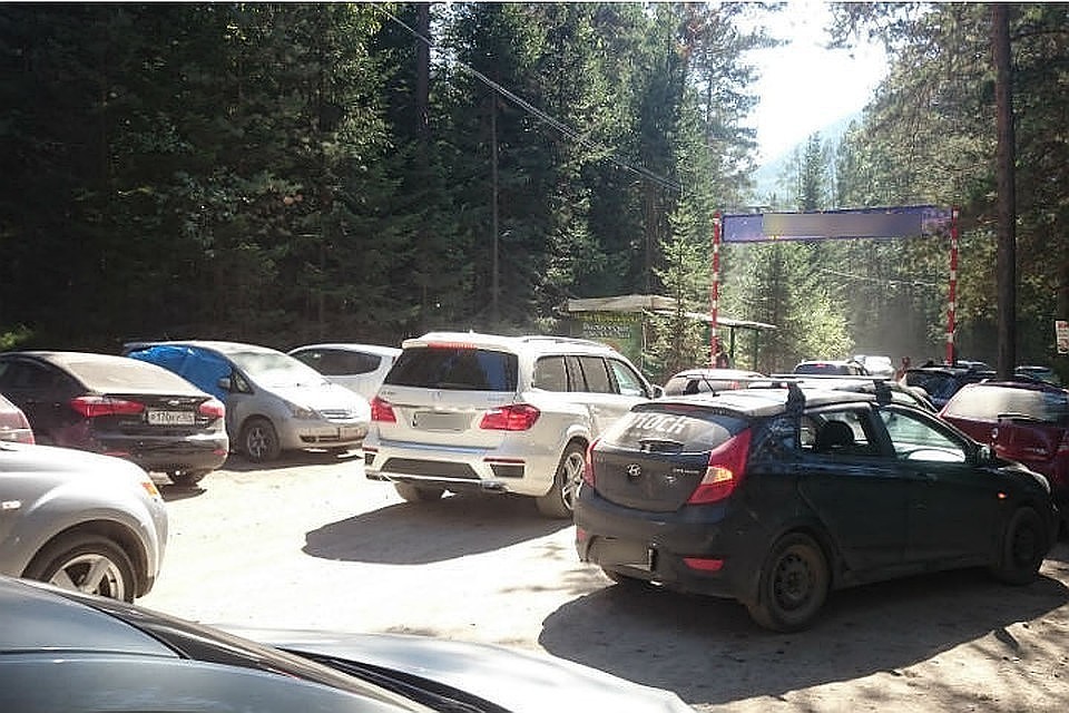 Красноярцы жалуются на бетонные блоки, преградившие путь к реке Мане