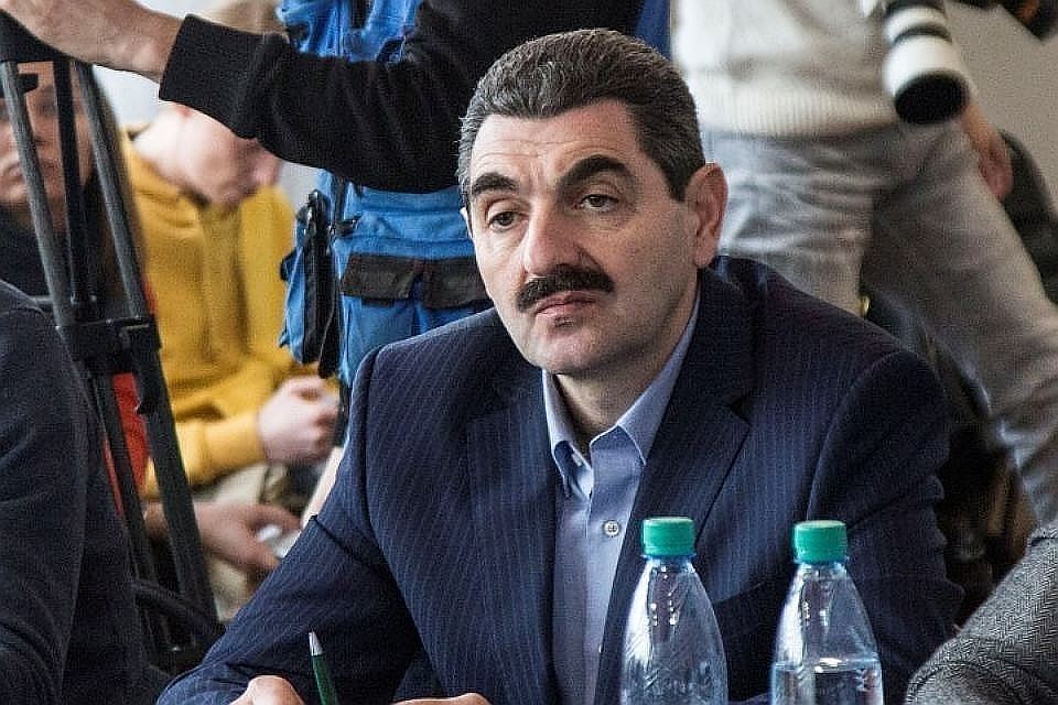 Актер считает, что в родном городе его знают не только как актера сериала "Реальные пацаны", но и как хорошего хозяйственника.