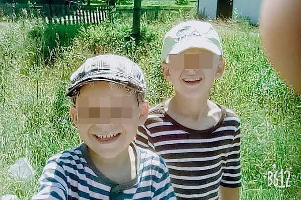 Младший брат случайно отрубил пальцы старшему