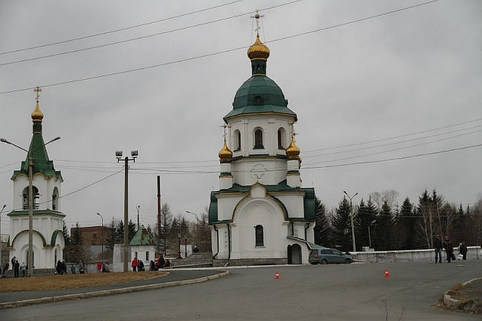 В Красноярске у Бадалыка начали сносить павильоны ритуальных услуг