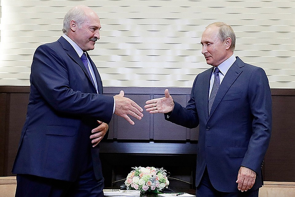 Александр Лукашенко и Владимир Путин во время встречи в резиденции "Бочаров ручей". Фото: Михаил Метцель/ТАСС