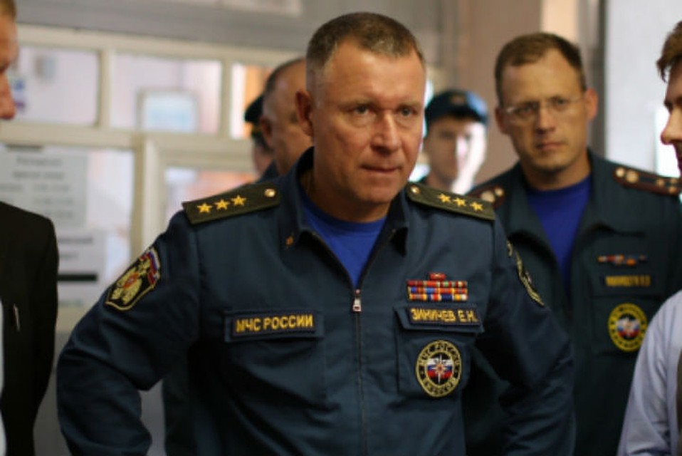 Министр МЧС России Евгений Зиничев проверил восстановительные работы в пострадавших от наводнения районах Иркутской области. Фото: ГУ МЧС России по Иркутской области.