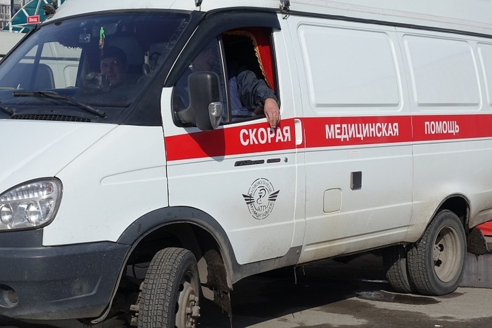 Четырехлетний малыш выпал из окна третьего этажа в Кемерове.