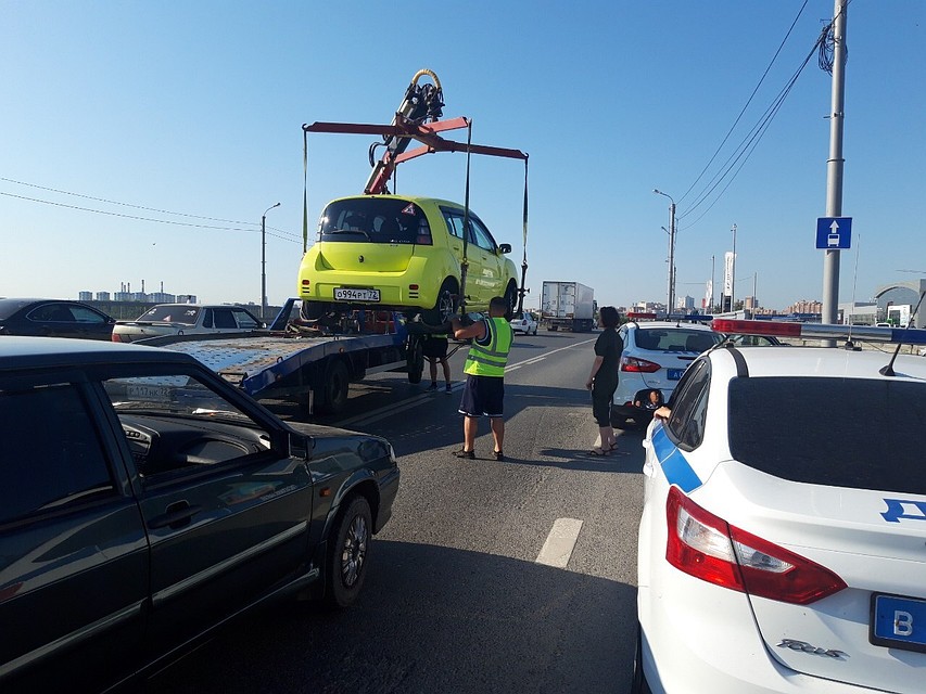 Два тюменца не доехали до точки Б из-за запаха алкоголя. Фото - пресс-служба Госавтоинспекции по Тюменской области.