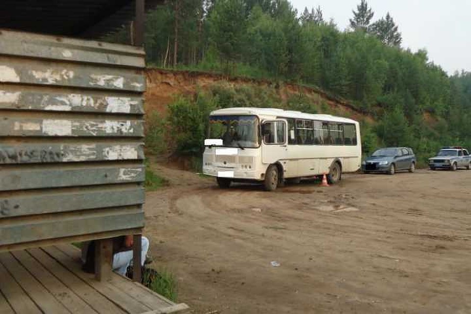 В Братске водитель автобуса насмерть сбил пенсионерку на остановке