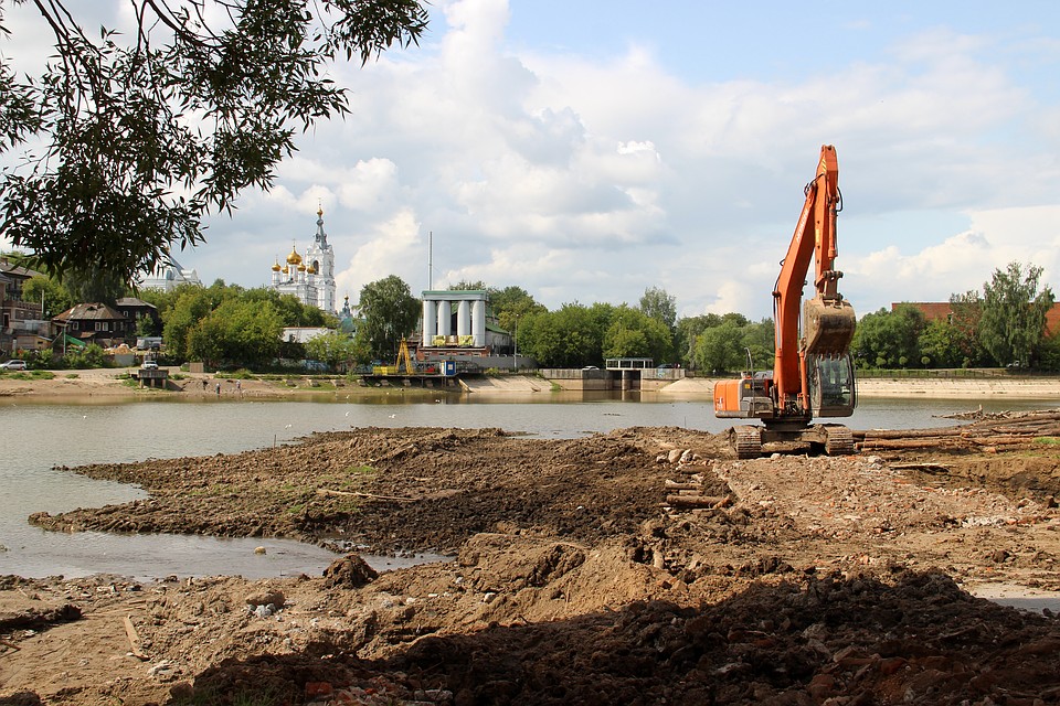 Работы из-за дождей пришлось приостановить. Фото: Василий Вахрин.