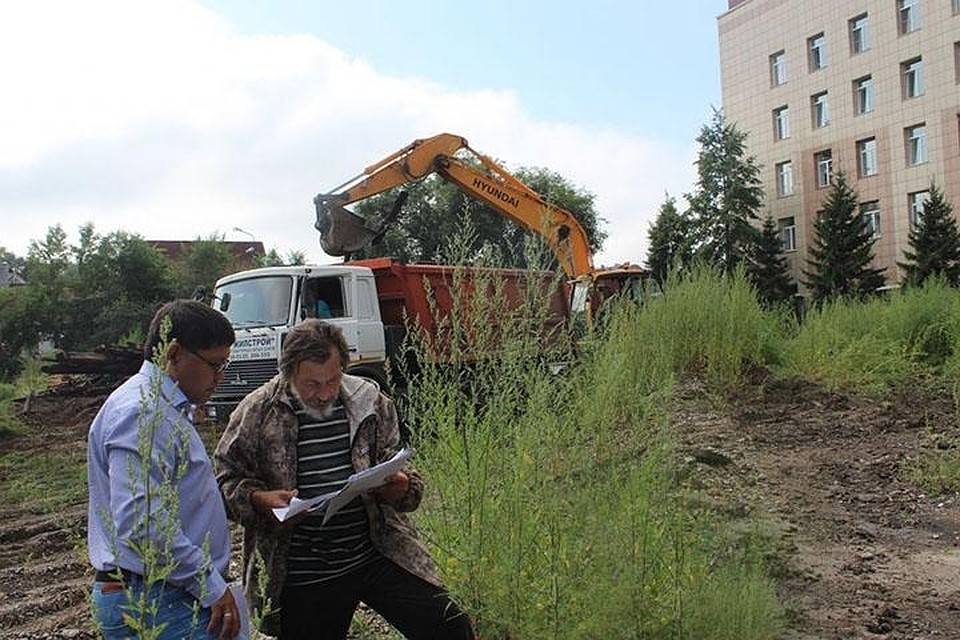 В Хакасии под окнами Национального банка обнаружили могильник. Фото: ИА Хакасия