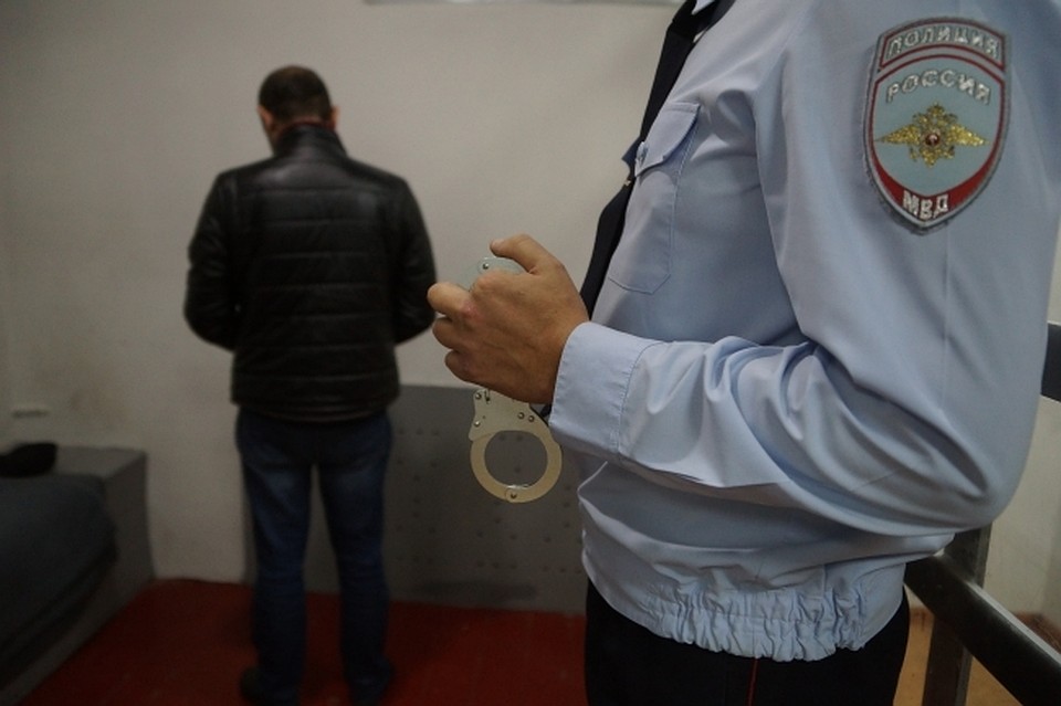 Сотрудники полиции задержали вора сигарет по "горячим следам".