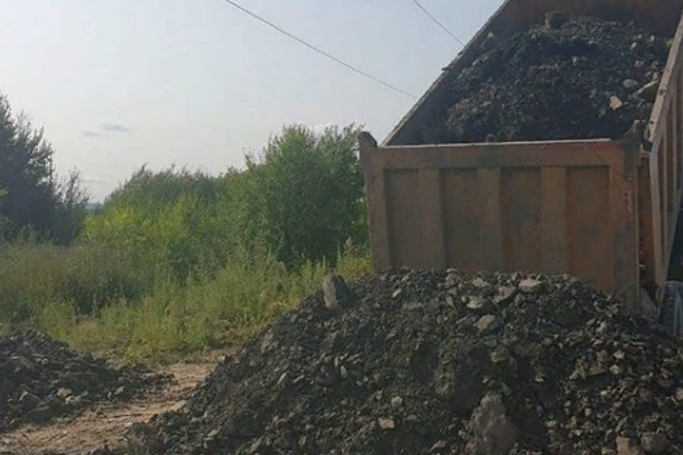 В Комсомольске-на-Амуре срочно латают разрушенную дамбу
