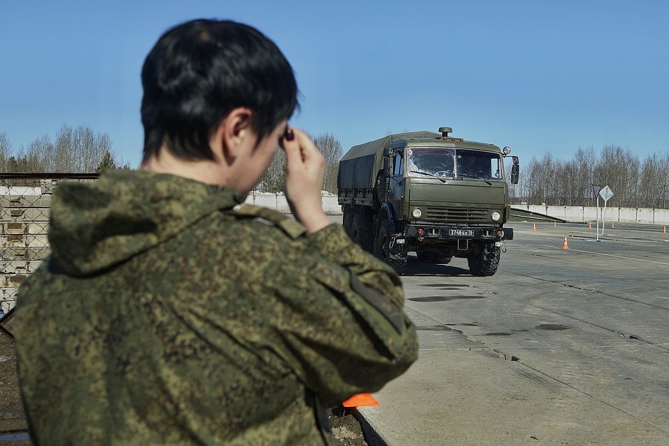 За использование фальшивого диплома военнослужащей назначили штраф в 15 тысяч