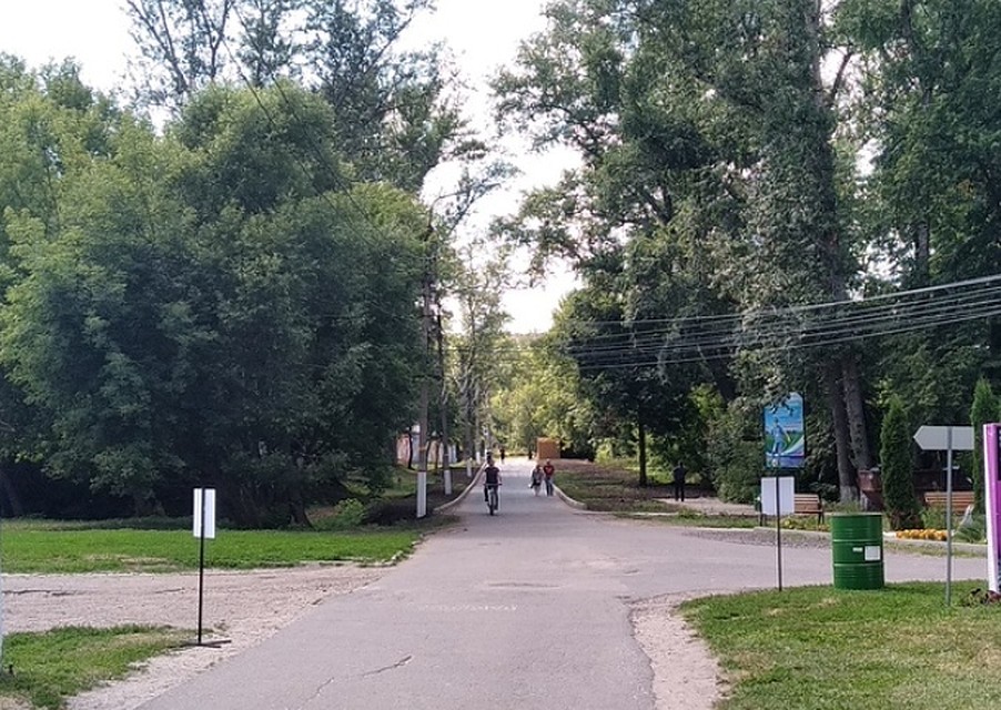 Температура ночью +6…+11 ºС, в низинах - до +3 ºС тепла, днем +18…+23 ºС