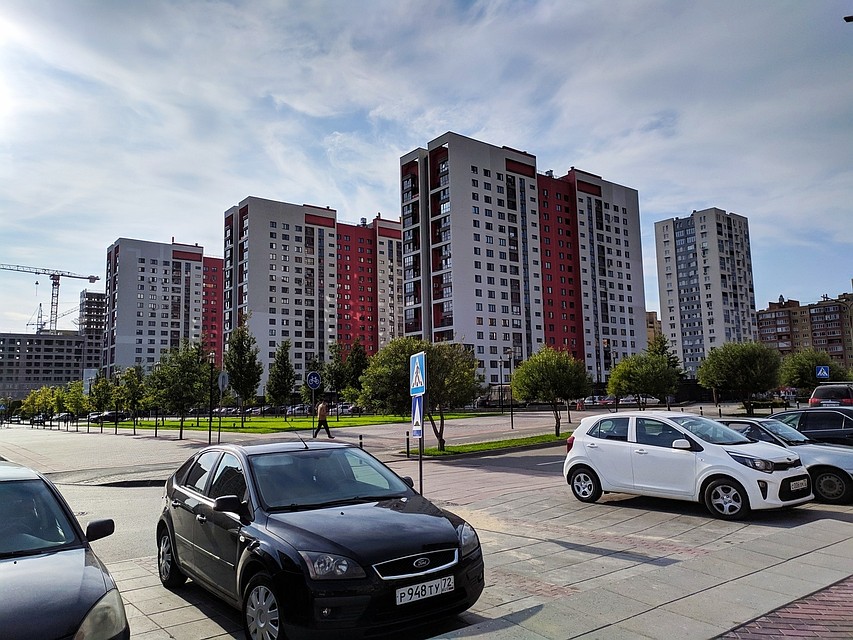 В Тюмени немного спадет жара.