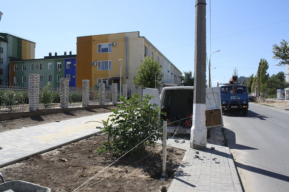 Столб должны с прохода убрать.