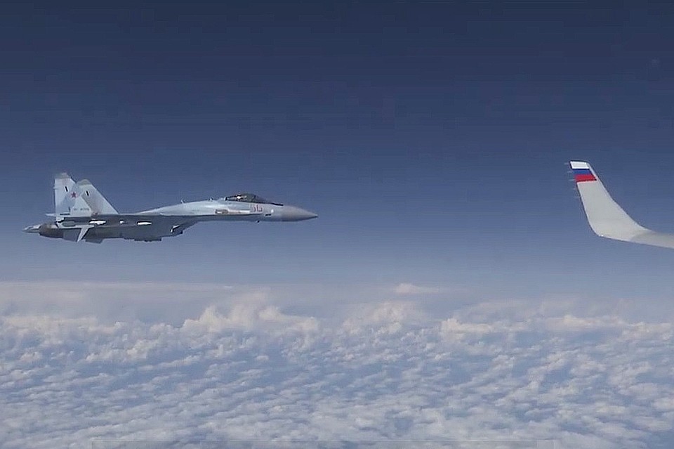 К борту пытался приблизиться самолет НАТО F-18