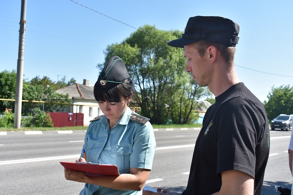 Старооскольский предприниматель заплатил ущерб за испорченную дорогу. Фото пресс-службы УФССП России по Белгородской области.