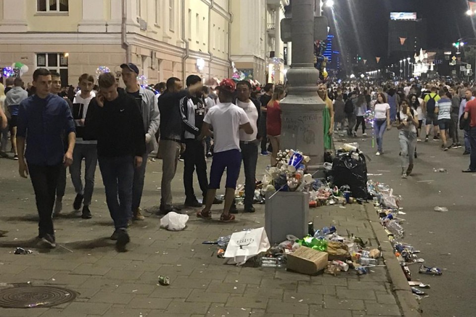 Некоторые урны после праздника оказались переполнены. Фото: администрация Екатеринбурга