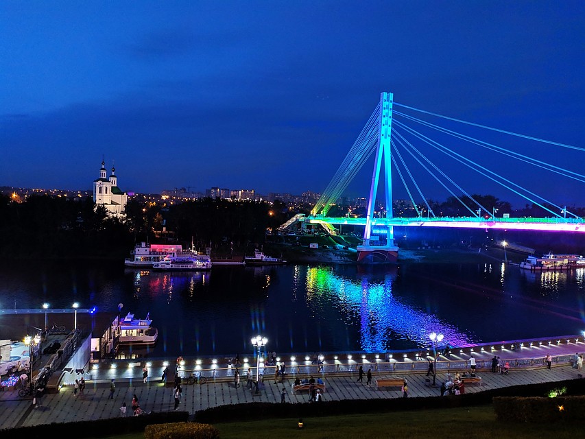 Тюменские мосты недостаточно освещаются.
