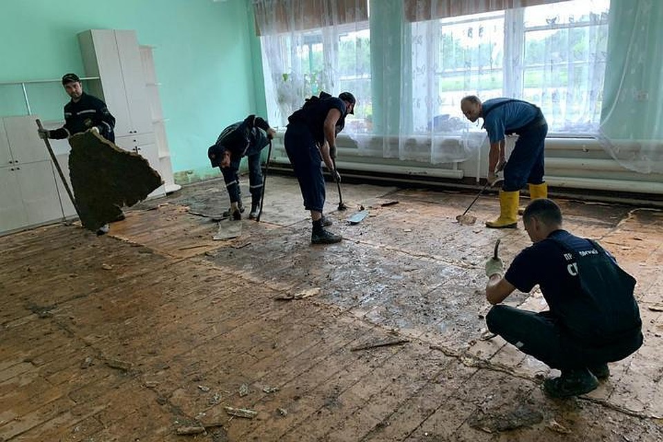 В селе волонтеры помогали восстановить школу. Фото: Андрей Тривайло