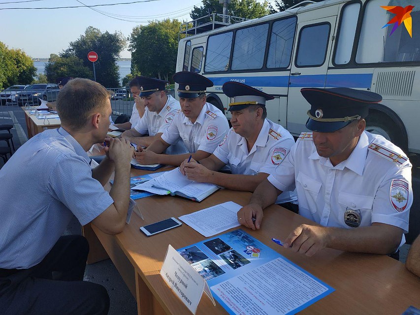 Андрей Чепурной общается с жителями Саратова