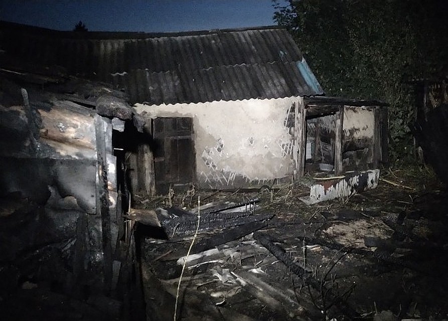 Оставленные без присмотра дети играли в нем со спичками и подожгли сено
