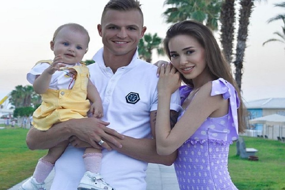 Дмитрий и Анастасия Тарасовы воспитывают дочь Милану. Фото: Instagram Анастасии Костенко