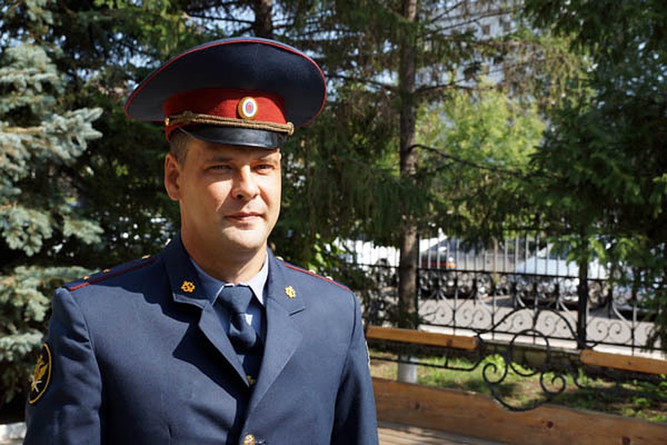 Прапорщик ГУФСИН голыми руками выломал дверную решетку, чтобы спасти при пожаре жильцов общежития. Фото: пресс-служба ГУФСИН.
