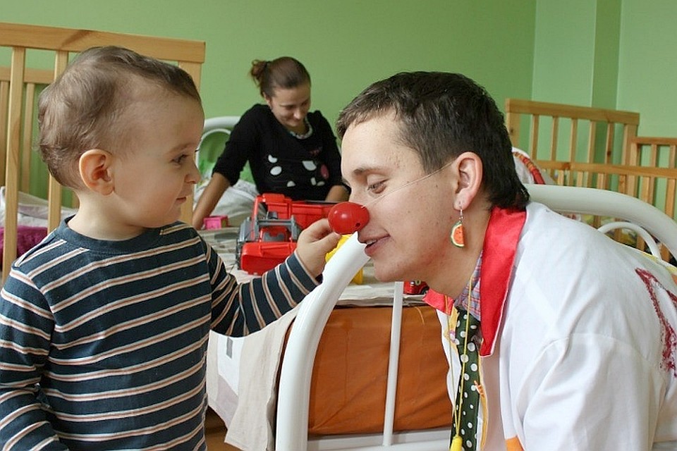 В городах Беларуси проводят набор больничных клоунов. Фото: Funny nose