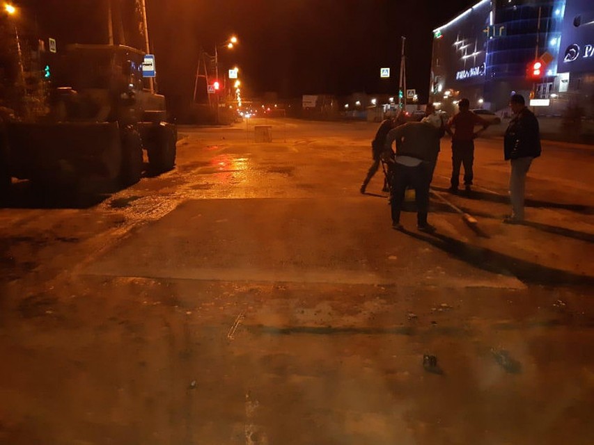 Проезд для автотранспорта был открыт в полночь.
