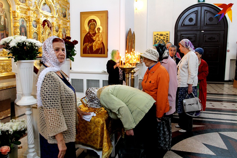 В храме Александра Невского