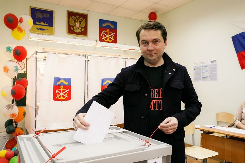 По предварительным данным, лидером гонки стал Андрей Чибис. Фото: пресс-служба правительства Мурманской области